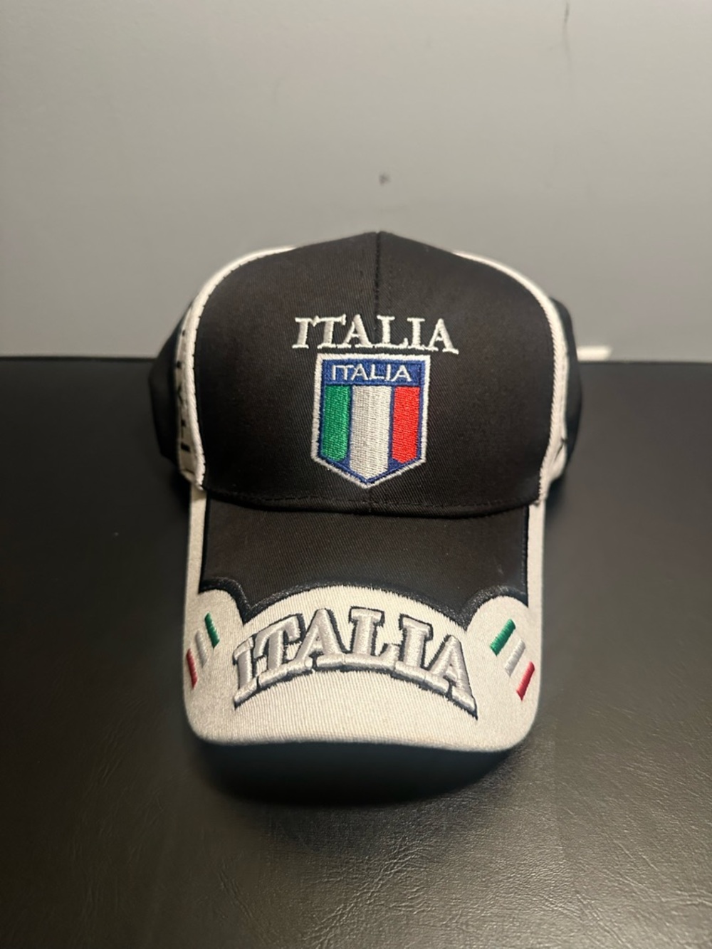 Italia Hat Italy Soccer Baseball Cap Emroidered Flag Crest NWT